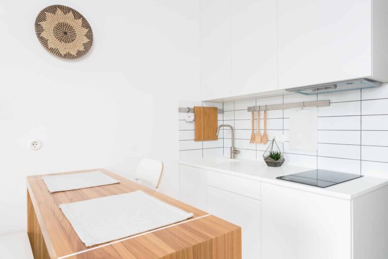 Midea 347L Slim é boa para apartamento pequeno? Análise completa antes de comprar